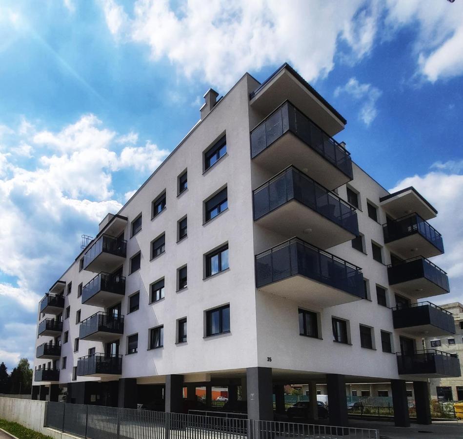 Apartment Mrvica Near The Zagreb Airport 벨리카 고리차 외부 사진